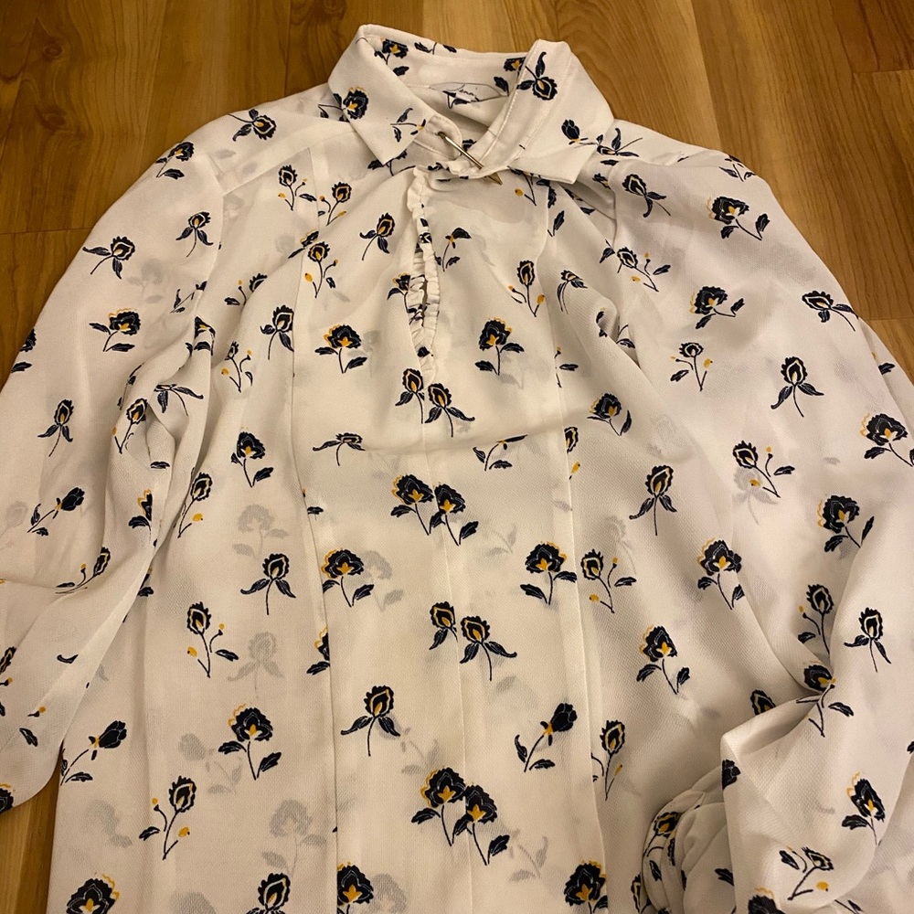 SOLD Button down with arrow detail